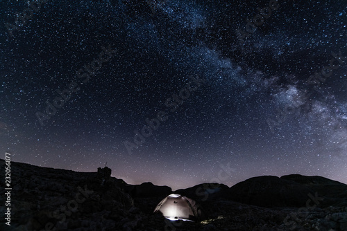 notte stellata con tenda