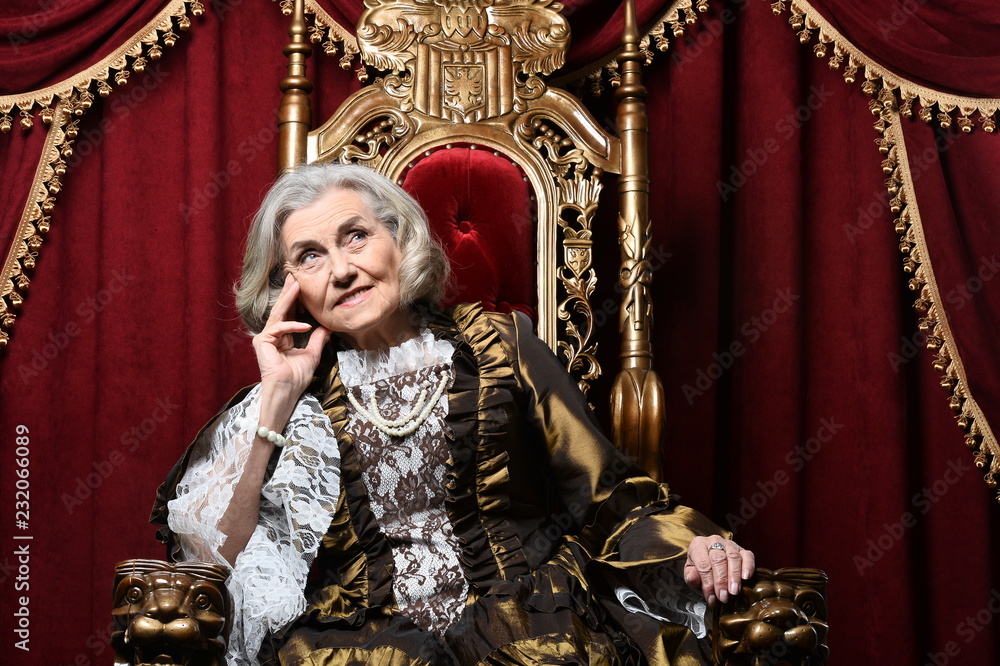 Obraz premium Portrait of beautiful senior woman in vintage dress
