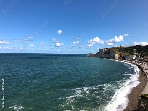 Spiaggia e scogliera di Étretat, Normandia, Francia