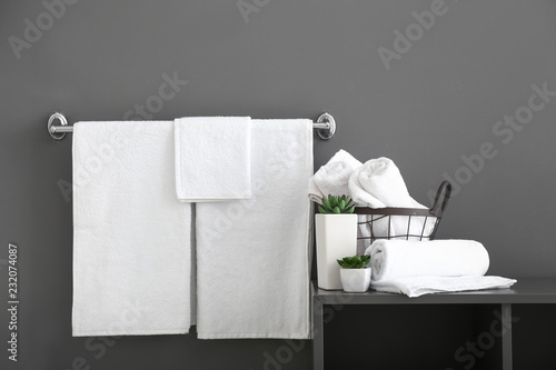 White bath towels near grey wall photo