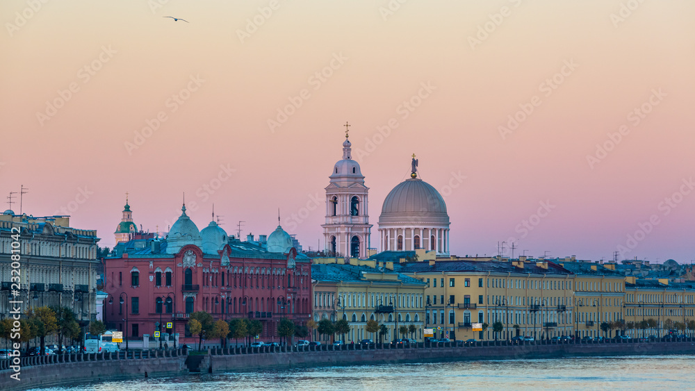 Fototapeta premium Birzhevoy Bridge with Tserkov' svyatoy velikomuchenitsy Ekateriny, The Church of Saint Catherine, St Petersburg, Saint Petersburg, Russia.