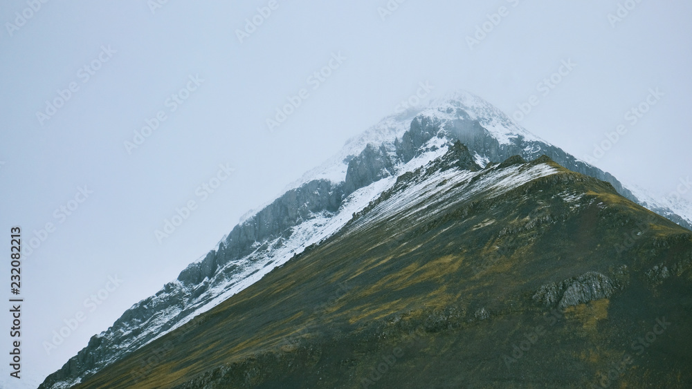 Naklejka premium peak in the fog