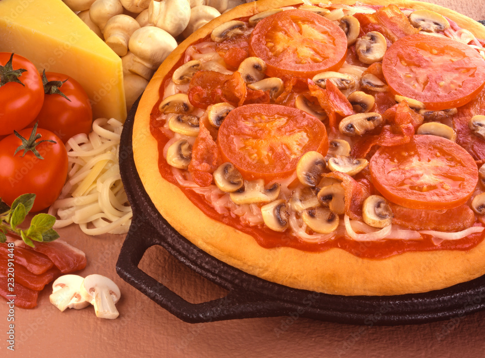 TOMATO, BACON AND MUSHROOM PIZZA TOMATO, BACON AND MUSHROOM PIZZA