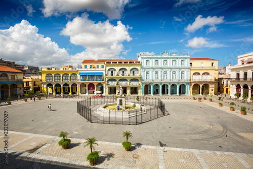 Plaza Vieja in Havana, Cuba © Haico