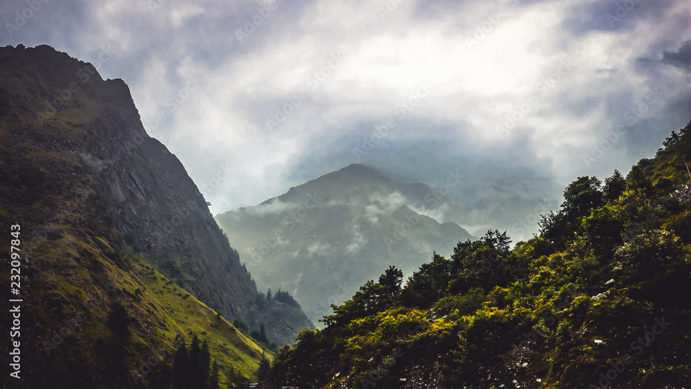 Fototapeta premium mountain wants to hide in to the cloud