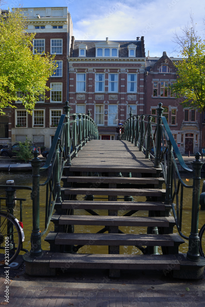 Obraz premium Stairs on the bridge