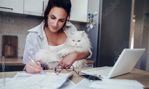Tableau sur toile Young mother looking at the home budget