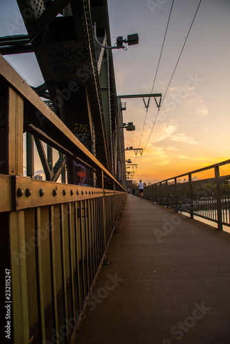Brücke im Sonnenuntergang