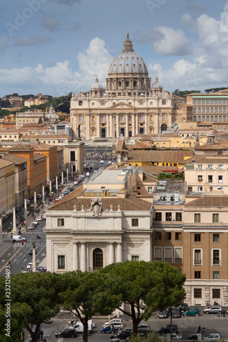 Bonita vista panorámica de la ciudad de Roma y la Basílica de San Pedro © Alfredo López