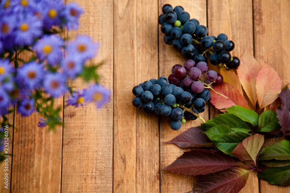 Fototapeta premium grapes in basket on wooden table