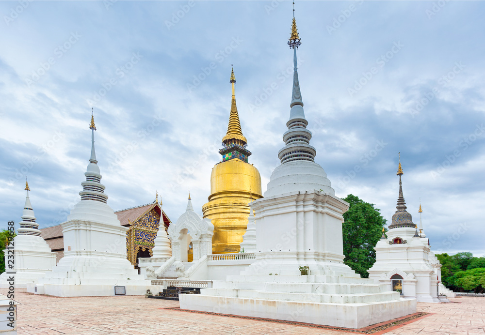 Fototapeta premium Tempel Wat Suan Dok in Chiang Mai; Thailand