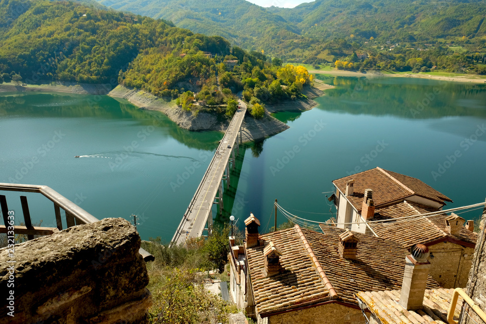 Naklejka premium Top view of the lake from Castel di Tora