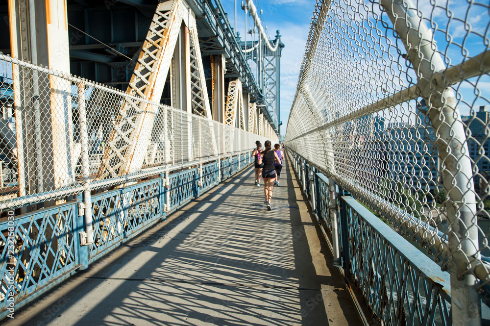 Obraz premium Abstract view of afternoon sun casting shadows along the pedestrian walkway crossing the Manhattan Bridge in New York City, USA