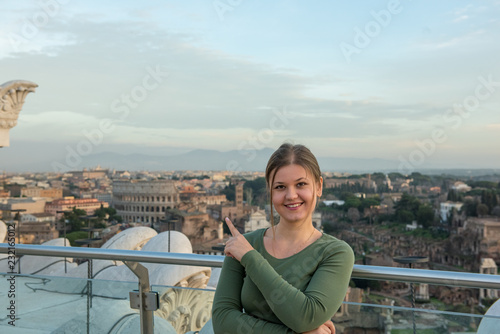 Fototapeta Naklejka Na Ścianę i Meble -  Woman on roof in Rome
