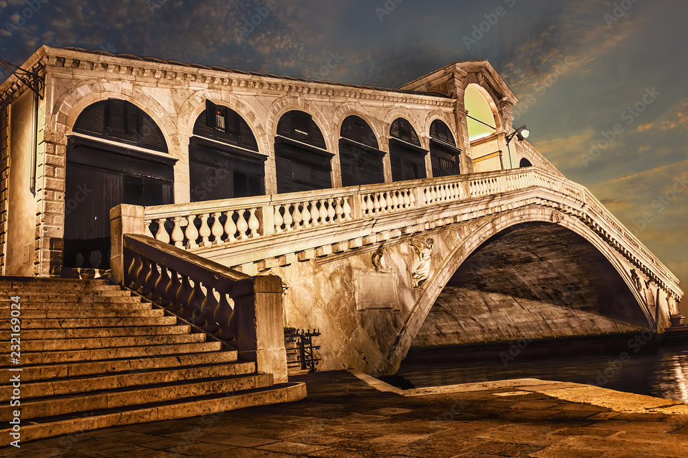 The Rialto bridge in details, side view at night
