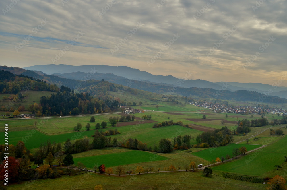 Blick von der Hochburg auf den Schwarzwald