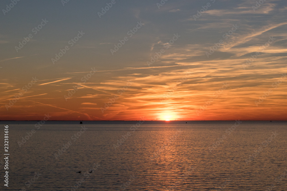 Sonnenuntergang über der Ostsee mit Blick Richtung Greifswald