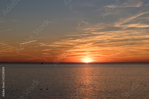Sonnenuntergang über der Ostsee mit Blick Richtung Greifswald © eric