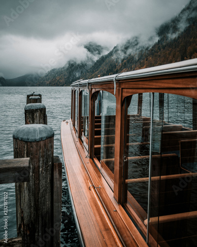 Bootsfahrt über den Alpensee in Bayern, Deutschland am Königssee