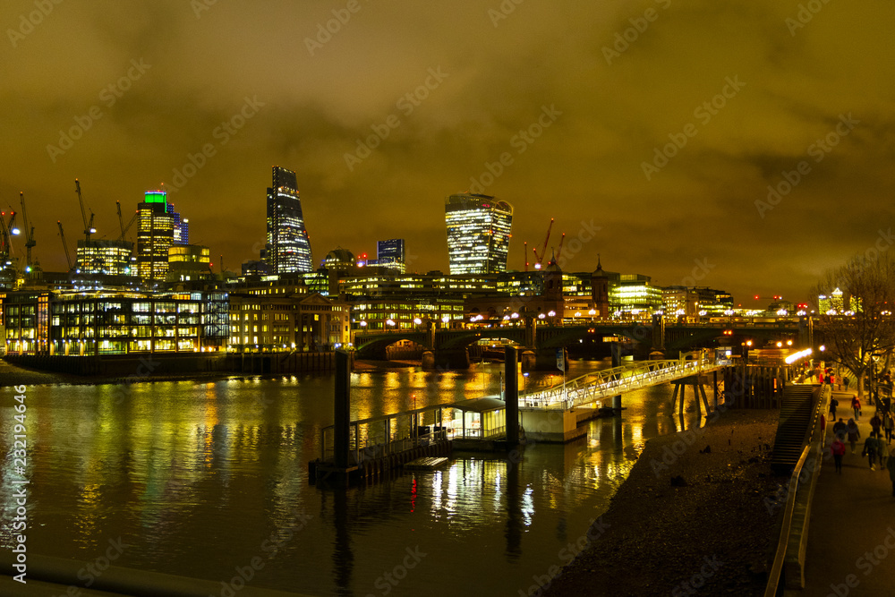 Londond skyline at night