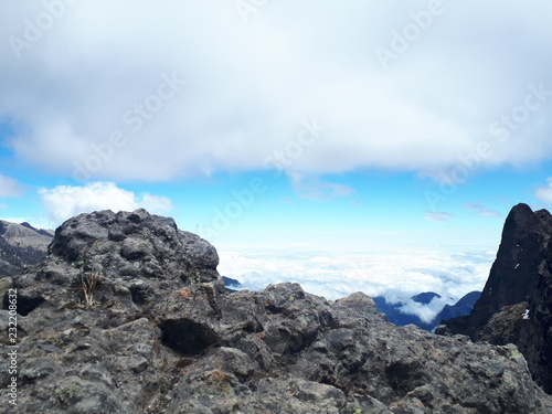 Mañana nublada en la cumbre de Ruco Pichincha