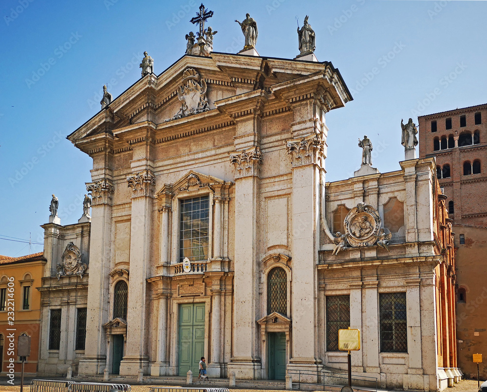 Italy, Mantua, Saint Peter apostle cathedral in Sordello square.