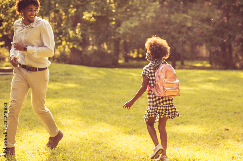 Fototapeta premium Daddy, where did you hide?