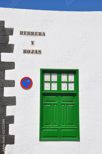 Fassade mit grünem Fenster auf Lanzarote photo