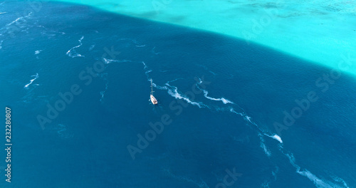 łódź w widok z lotu ptaka, Polinezja Francuska