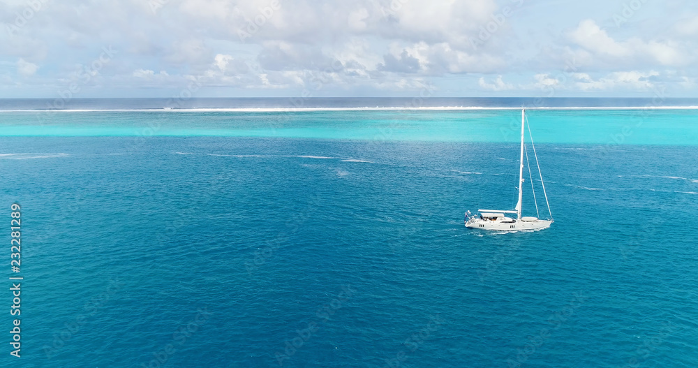 Fototapeta premium sailboat in aerial view, french polynesia
