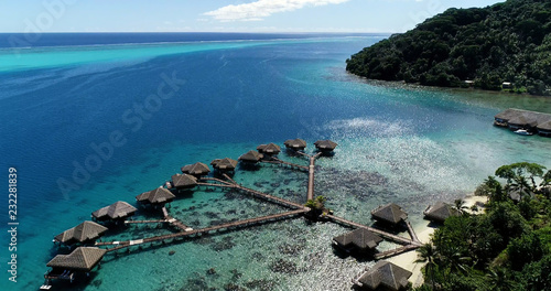 Photos bungalow on the water in aerial view, french polynesia