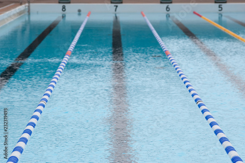 Lane divider in a swimming pool for training 