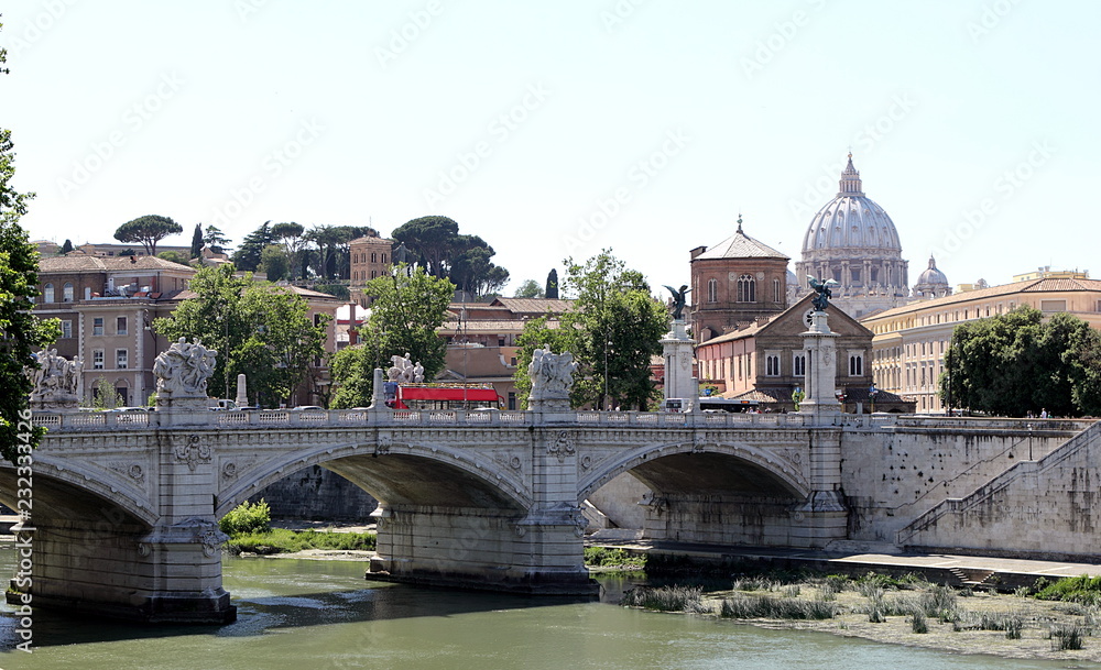 Obraz premium Rome, Italy. View of Vittorio Emanuele II Bridge