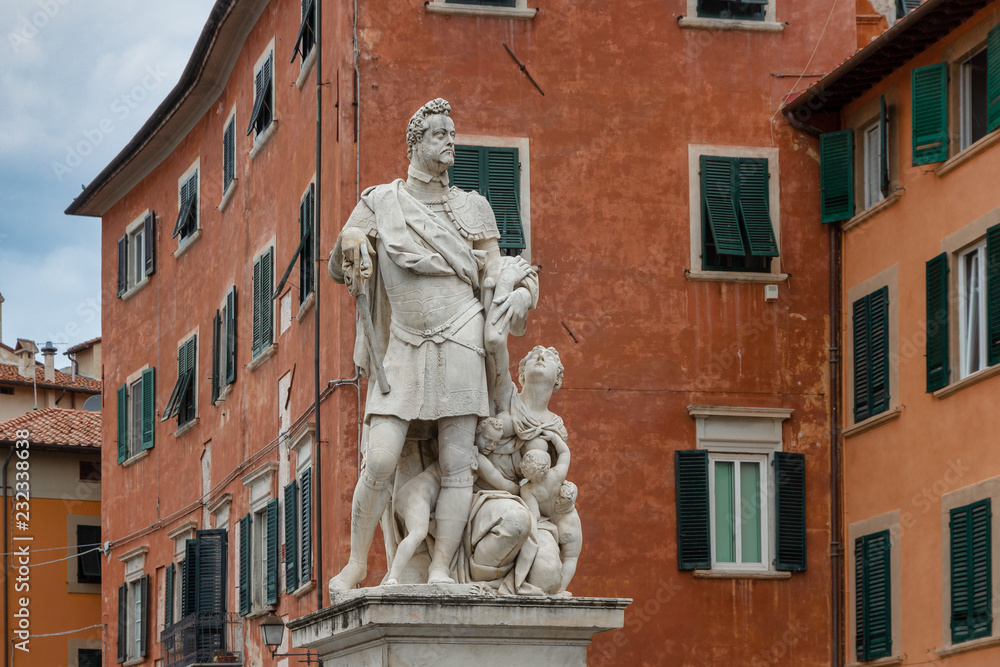Statue Pisa