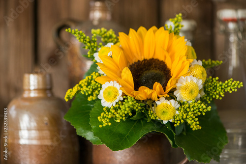 Fototapeta Naklejka Na Ścianę i Meble -  Little flower bouquet in a garden