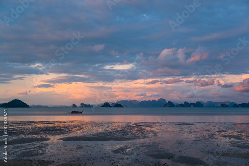 Fototapeta Naklejka Na Ścianę i Meble -  Sunset at the Beach in Thailand
