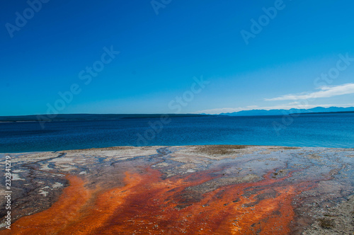 beautiful lake yellowstone 
