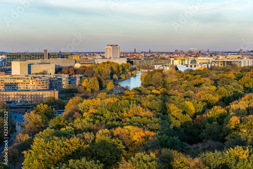 Photography Berlin - Panorama im Herbst Richtung Brandenburger Tor / Fernsehturm (von der Si