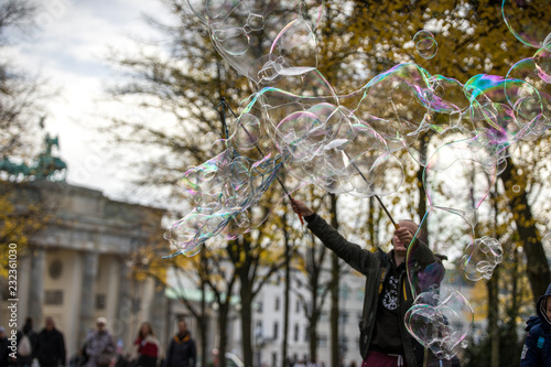 Photography Berlin - Seifenblasen Action vor dem Brandenburger Tor