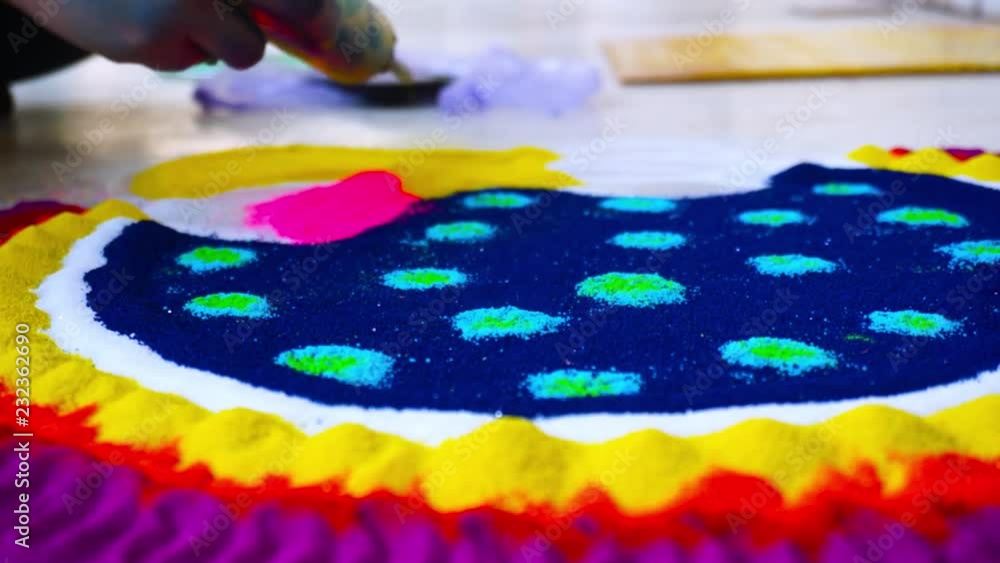 Vidéo Stock Girl hands using funnel cone to create rangoli using