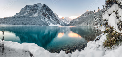 Banff National Park © RuslanKphoto