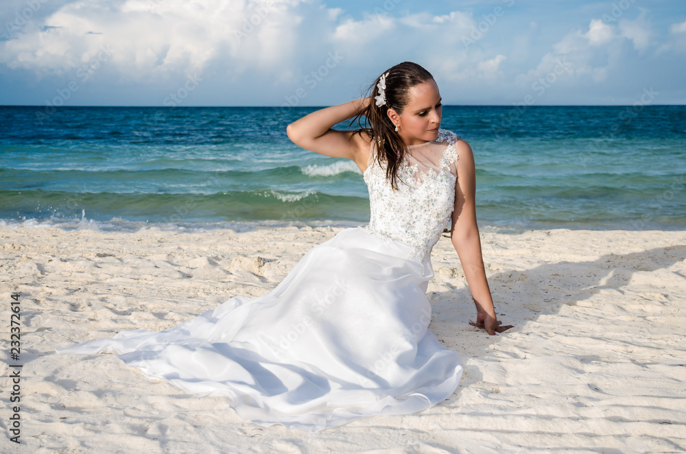Beautiful mature bride in a tropical beach Beautiful mature bride in a tropical beach