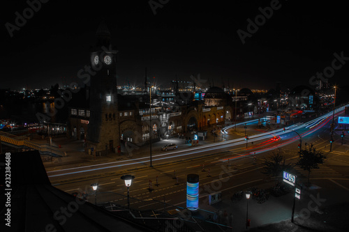 Wallpaper Mural traffic in the city at night Torontodigital.ca