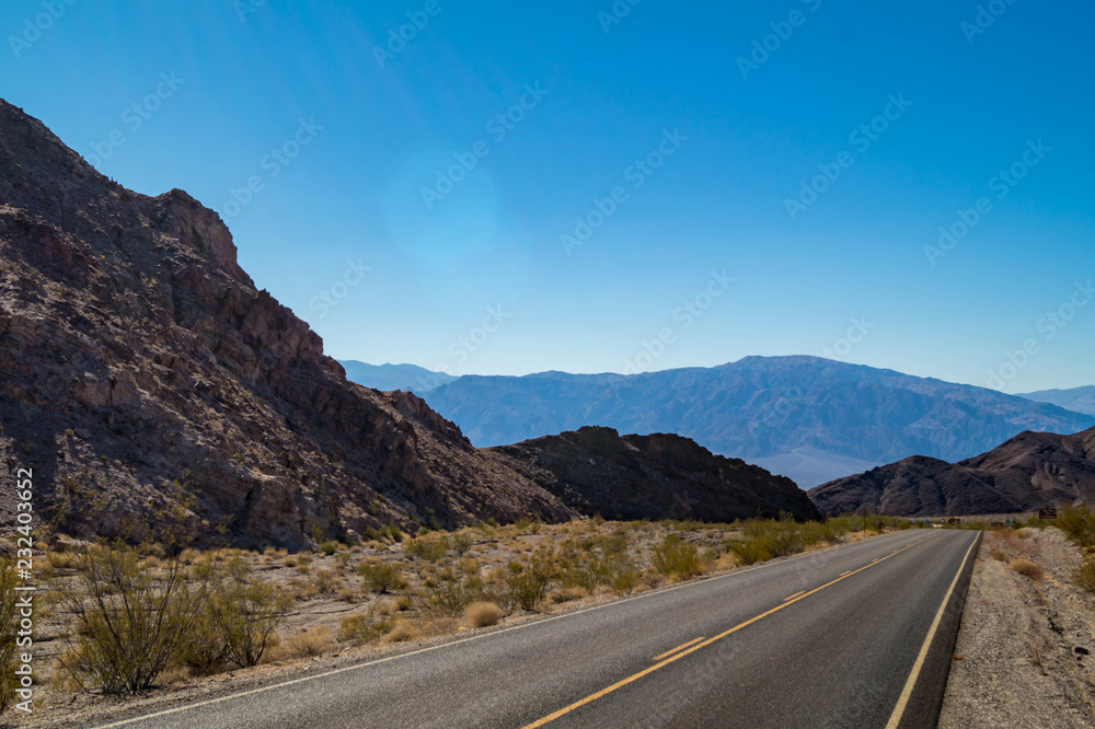 Naklejka premium Daylight Pass Road near Hell's Gate in Death Valley National Park