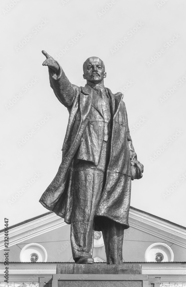 Fototapeta premium Sculpture of Lenin, Russian Communist leader