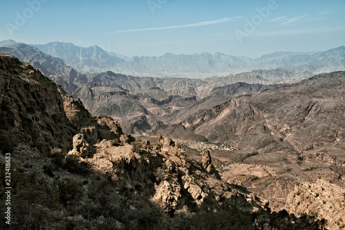 General view of the mountains of Wadi Bani Awf in Western Hajar © Tjeerd