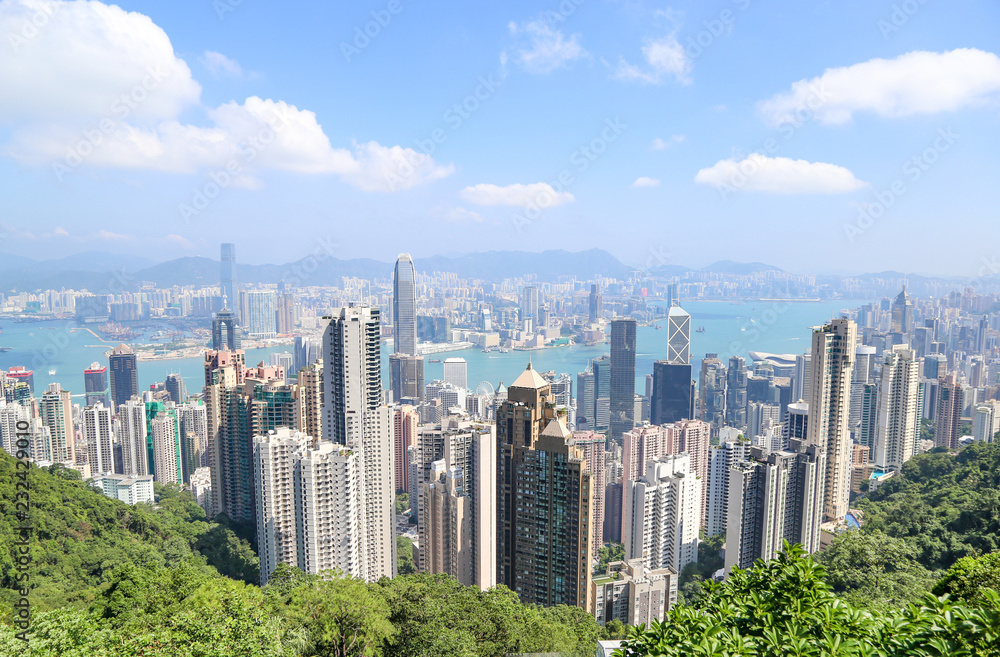 Obraz premium Beautiful view of HongKong skyline in the day of bright and clear blue sky