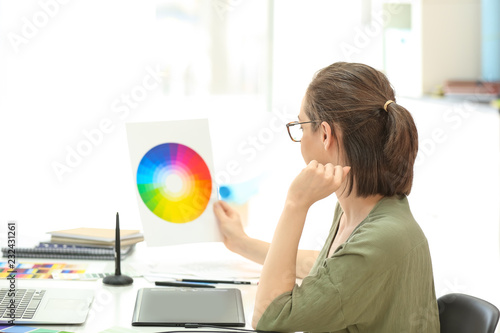 Creative graphic designer w...