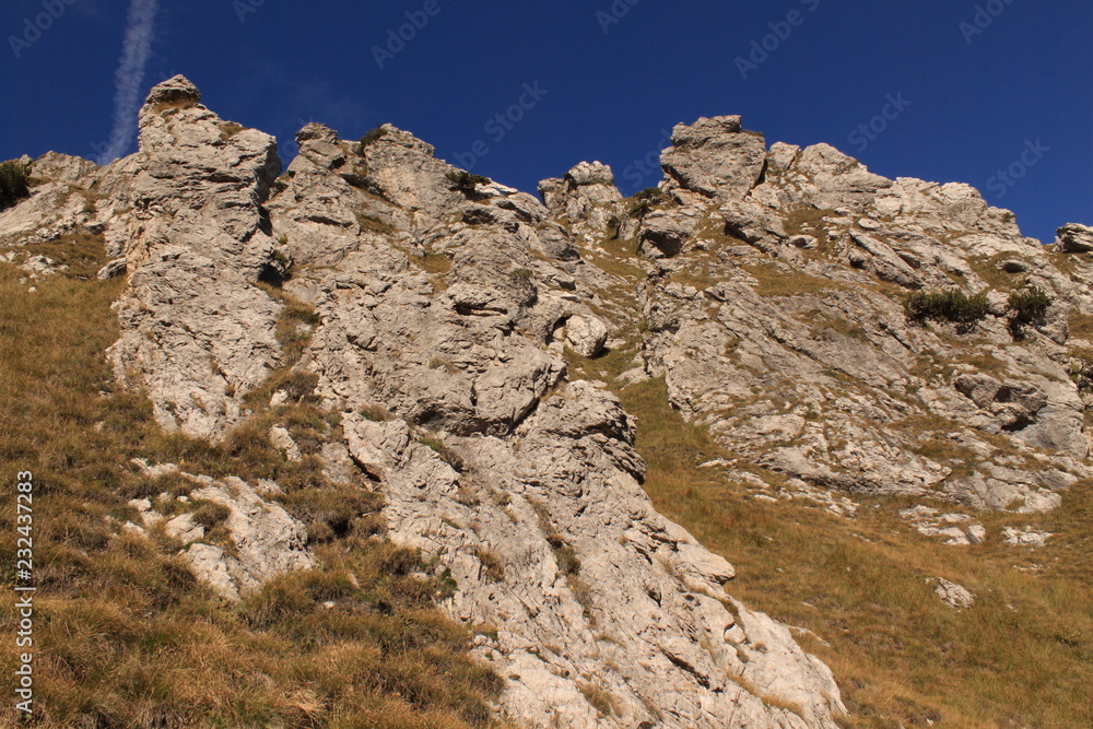 Schroffe Felswand am Monte Grona (Luganer Alpen) Schroffe Felswand am Monte Grona (Luganer Alpen)