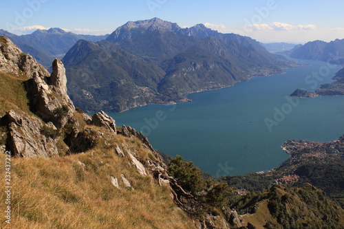 Zauberhafter Lario; Blick vom Monte Grona hinunter zum Comer See